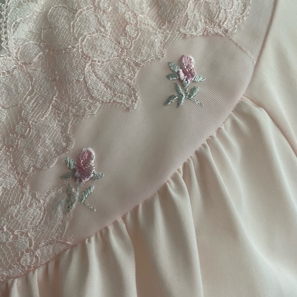 Vintage Shadowline Pale Pink Bed Jacket – Lace Trim, Rosebud Embroidery, Size M - Picture 5 of 9